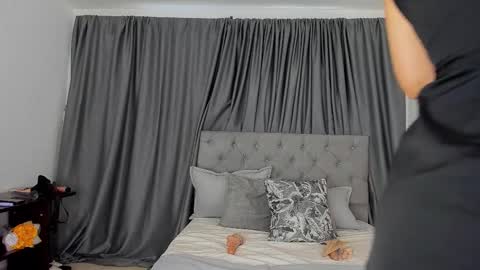 Snapshot of laura__martiinez chatting on 27, 11, 2025 online show from 27, 11, 2025