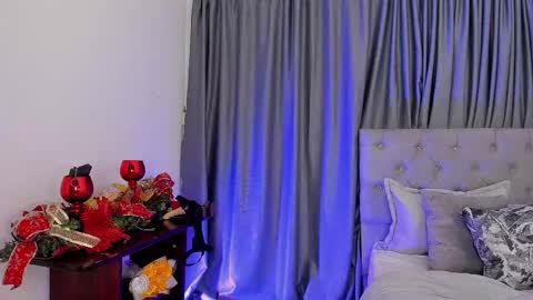 Snapshot of laura__martiinez chatting on 1, 12, 2025 online show from 1, 12, 2025