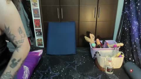 Snapshot of laura_anal_ chatting on 12, 11, 2025 Wen online show from 12, 11, 2025