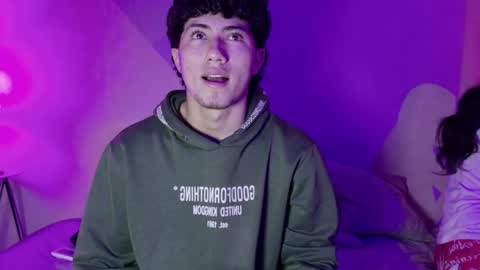 Snapshot of laura_and_kevin chatting on 19, 9, 2025 laura_and_kevin online show from 19, 9, 2025