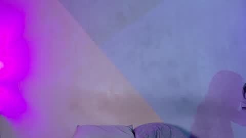 Snapshot of laura_and_kevin chatting on 21, 9, 2025 laura_and_kevin online show from 21, 9, 2025