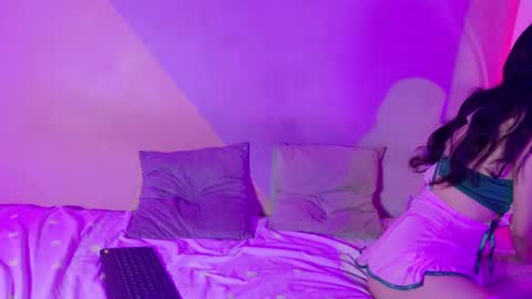 Snapshot of laura_and_kevin chatting on 22, 9, 2025 laura_and_kevin online show from 22, 9, 2025