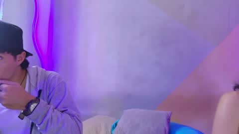 Snapshot of laura_and_kevin chatting on 29, 9, 2025 laura_and_kevin online show from 29, 9, 2025