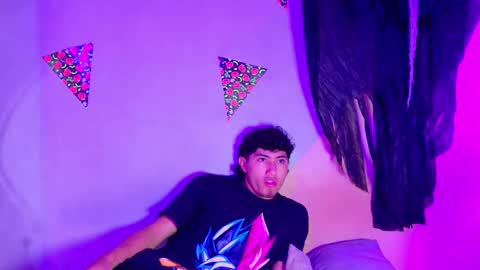 Snapshot of laura_and_kevin chatting on 30, 10, 2025 laura_and_kevin online show from 30, 10, 2025