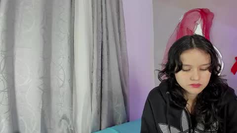 Snapshot of laura_and_kevin chatting on 29, 11, 2025 laura_and_kevin online show from 29, 11, 2025