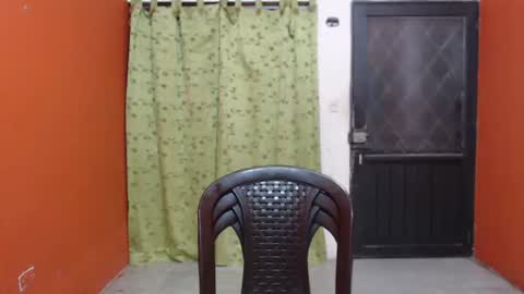 CALL ME LOVE  LAURA online show from 18, 1, 2025