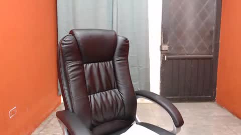 CALL ME LOVE  LAURA online show from 9, 3, 2025