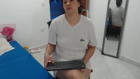 Snapshot of laura_foxx2379 chatting on 28, 11, 2025 laura_foxx2379 online show from 28, 11, 2025