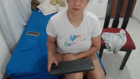 Snapshot of laura_foxx2379 chatting on 18, 12, 2025 laura_foxx2379 online show from 18, 12, 2025