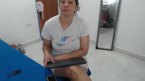 Snapshot of laura_foxx2379 chatting on 6, 1, 2026 laura_foxx2379 online show from 6, 1, 2026