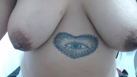  Laura  online show from 15, 11, 2025