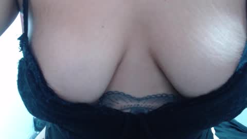  Laura  online show from 15, 2, 2026