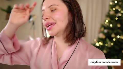 Snapshot of laura_lee chatting on 16, 12, 2024 Laura Lee. online show from 16, 12, 2024