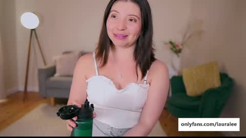 Snapshot of laura_lee chatting on 10, 3, 2025 Laura Lee. online show from 10, 3, 2025