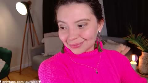 Snapshot of laura_lee chatting on 18, 9, 2025 Laura Lee. online show from 18, 9, 2025