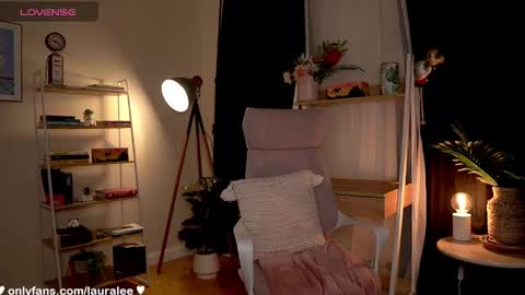 Snapshot of laura_lee chatting on 11, 10, 2025 Laura Lee. online show from 11, 10, 2025