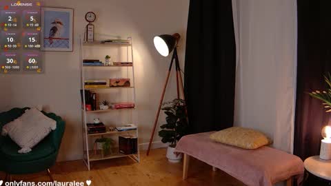 Snapshot of laura_lee chatting on 19, 10, 2025 Laura Lee. online show from 19, 10, 2025