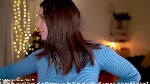 Snapshot of laura_lee chatting on 15, 12, 2025 Laura Lee. online show from 15, 12, 2025