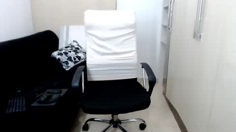 Snapshot of laura_pervert_ chatting on 25, 12, 2024 Laura online show from 25, 12, 2024