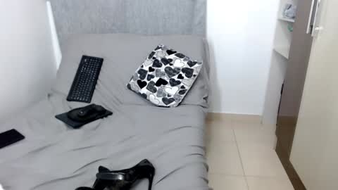 Snapshot of laura_pervert_ chatting on 7, 1, 2025 Laura online show from 7, 1, 2025