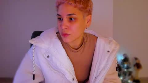 Laura Rose online show from 23, 12, 2025