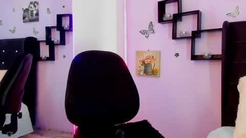 Laura Blue online show from 18, 12, 2024