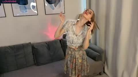 Snapshot of lauracollins__ chatting on 11, 5, 2026 May online show from 11, 5, 2026