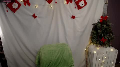 Snapshot of lauradre_ chatting on 11, 12, 2024 Laura online show from 11, 12, 2024