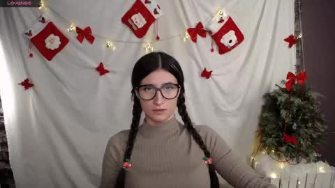 Snapshot of lauradre_ chatting on 12, 12, 2024 Laura online show from 12, 12, 2024