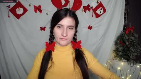 Snapshot of lauradre_ chatting on 24, 12, 2024 Laura online show from 24, 12, 2024