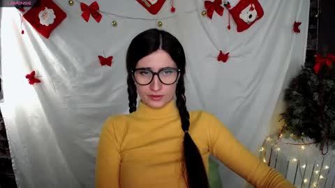 Snapshot of lauradre_ chatting on 4, 1, 2025 Laura online show from 4, 1, 2025