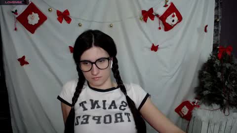 Snapshot of lauradre_ chatting on 7, 1, 2025 Laura online show from 7, 1, 2025