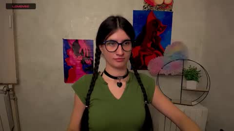 Snapshot of lauradre_ chatting on 27, 10, 2025 Laura online show from 27, 10, 2025