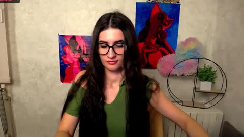 Snapshot of lauradre_ chatting on 30, 10, 2025 Laura online show from 30, 10, 2025