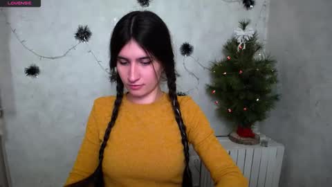 Snapshot of lauradre_ chatting on 15, 12, 2025 Laura online show from 15, 12, 2025