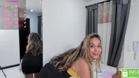 Snapshot of laurafarrely chatting on 28, 11, 2025 Laura online show from 28, 11, 2025