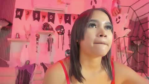 Snapshot of laurah_hill chatting on 11, 10, 2025 Lau online show from 11, 10, 2025