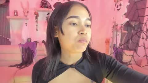 Snapshot of laurah_hill chatting on 15, 10, 2025 Lau online show from 15, 10, 2025