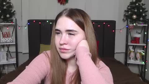 Snapshot of laurahlot chatting on 5, 1, 2025 LauraHlot online show from 5, 1, 2025