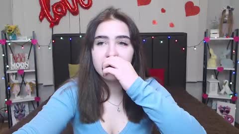 Snapshot of laurahlot chatting on 12, 2, 2025 LauraHlot online show from 12, 2, 2025