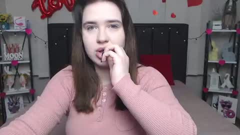 Snapshot of laurahlot chatting on 3, 3, 2025 LauraHlot online show from 3, 3, 2025