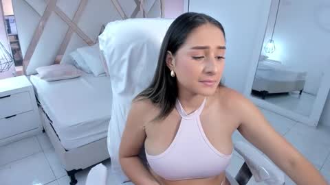 laura  online show from 30, 10, 2025