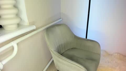 Snapshot of lauramartix chatting on 2, 2, 2025 Leila Libertas online show from 2, 2, 2025