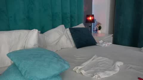 LauraMirage online show from 17, 2, 2025