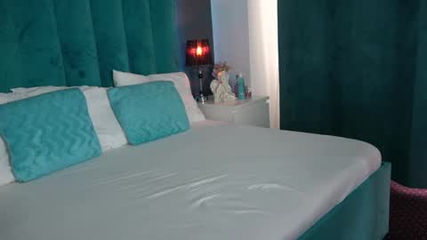 LauraMirage online show from 26, 2, 2025