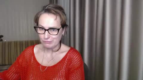 Lauraoven1 online show from 10, 2, 2025