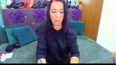 Laura online show from 27, 10, 2025