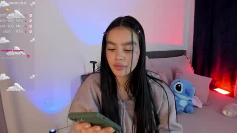 Snapshot of lauren_camila1 chatting on 18, 11, 2025 Lau online show from 18, 11, 2025