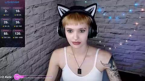 Snapshot of lauren_raquel chatting on 8, 9, 2025 Eva online show from 8, 9, 2025