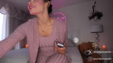 Snapshot of laurensaenz chatting on 8, 3, 2025 Lauren Saenz online show from 8, 3, 2025